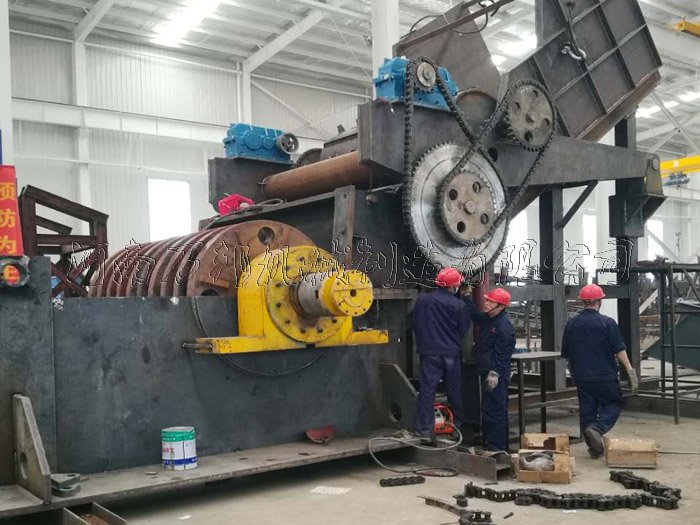 廢鋼破碎機(jī)內(nèi)部